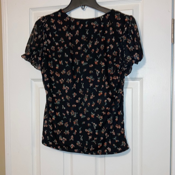 No Boundaries Cute Top With Cute Tie Bow and Cute Frilly Short Sleeves Size XL - Picture 2 of 2